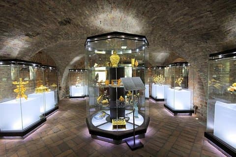 Private Shore Excursion: Walking Tour of Gdansk + Amber Museum + Malbork Castle
