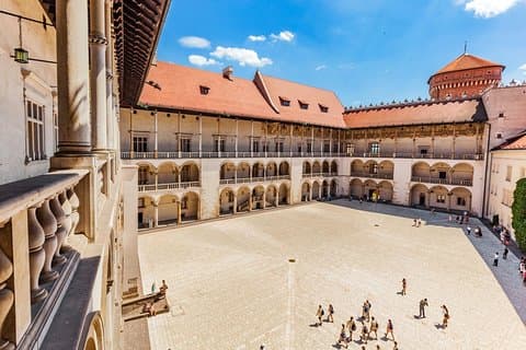 Krakow: Skip The Line Wawel Castle and Hill Guided Tour
