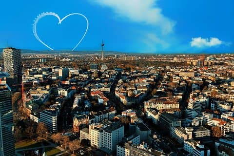 Luxury transport from/to Warsaw - Frankfurt / Intern. Airport FRA by private car