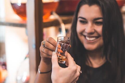 Make friends with people from around the world in a laid-back, sociable atmosphere.