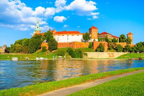 Fast Track Wawel Castle and Old Town Tour with Transfers