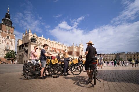 Evening 2h orientation Bike Tour of the Old Town and Wawel castle panorama