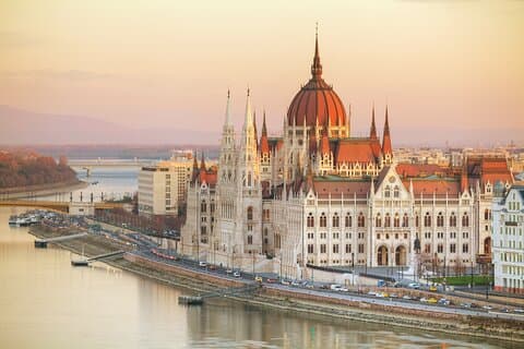 Private Transfer from Krakow to Budapest with 2 hours for sightseeing