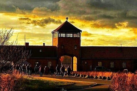 Auschwitz Birkenau Memorial Tour from Krakow Transfer and Ticket