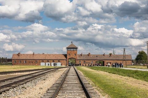 Auschwitz-Birkenau Guided Tour from Krakow with Hotel Pickup