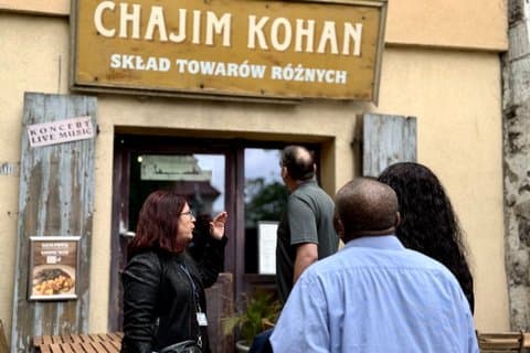 Kraków: Kazimierz Food Market Tour & Communist Bar Tasting