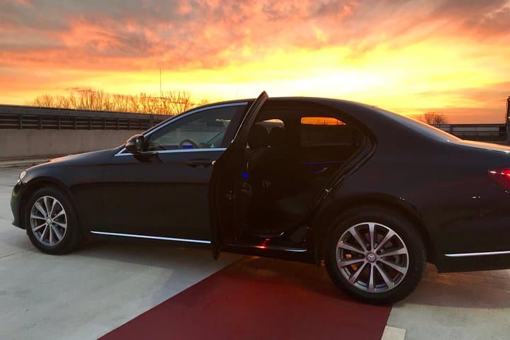 Luxury Warsaw Chopin Airport Transfer by private Limousine