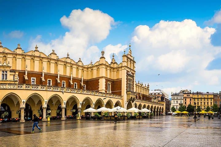 Private, unique city tour of Cracow from Warsaw by express train with pick up