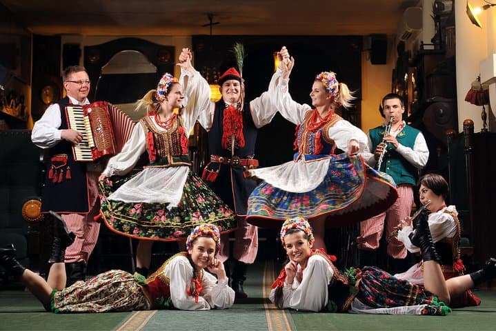 Polish Folk Show with 3 course dinner in Krakow legendary restaurant