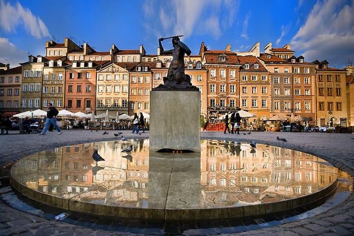 Old Town with Royal Castle + Warsaw Uprising Museum: SMALL GROUP /inc. Pick-up/