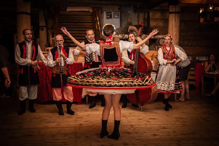 Cottage Style Evening with Folk Show and Traditional Feast from Krakow