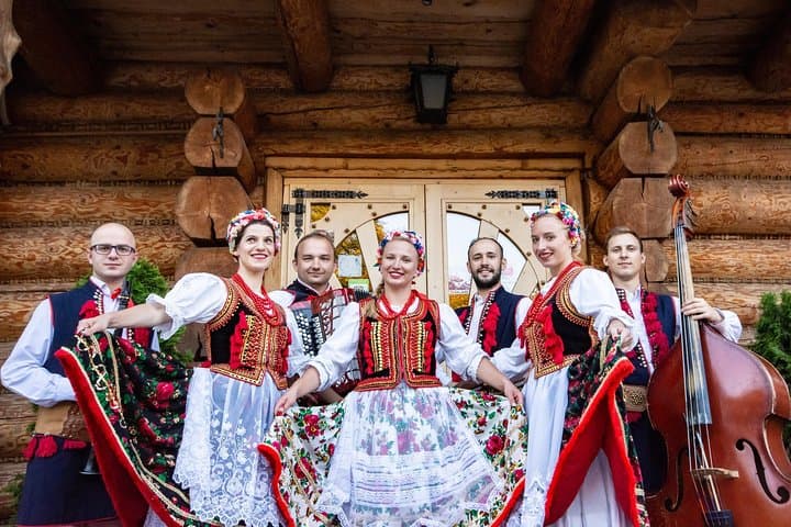 Cottage Style Evening with Folk Show and Traditional Feast from Krakow