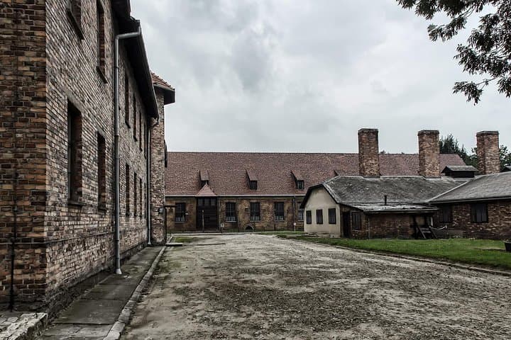 Guided Tour from Krakow to Auschwitz Birkenau with hotel pick up