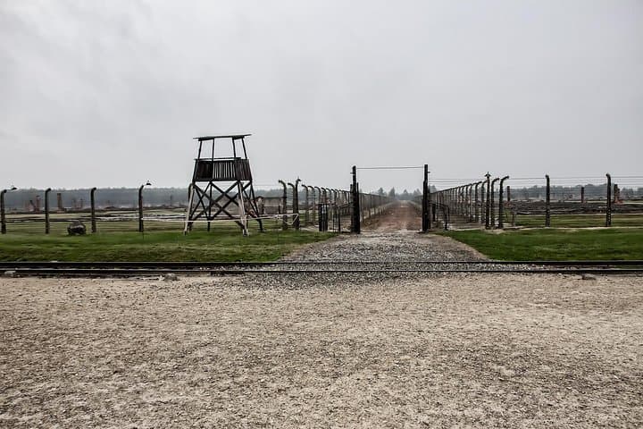 Combined tour Auschwitz Birkenau guided & Salt Mine guided from Krakow