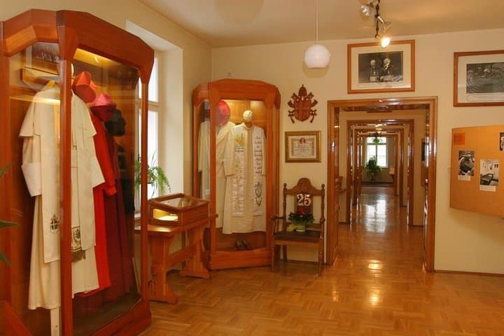 Krakow: John Paul II Home & Black Madonna Sanctuary - Guided Tour
