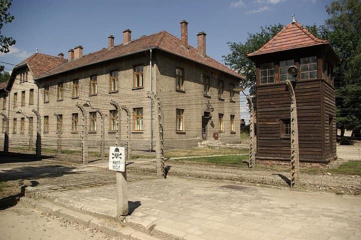 Auschwitz Small Group Tour from Warsaw with Lunch