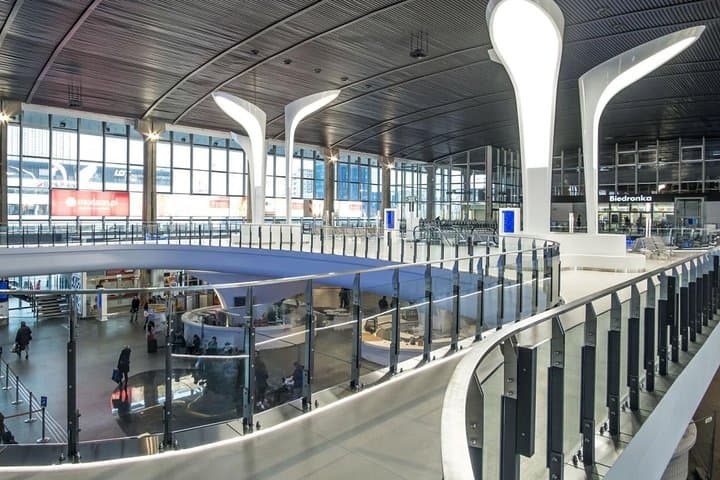 Private transfer from any location in Warsaw to Central Railway Station