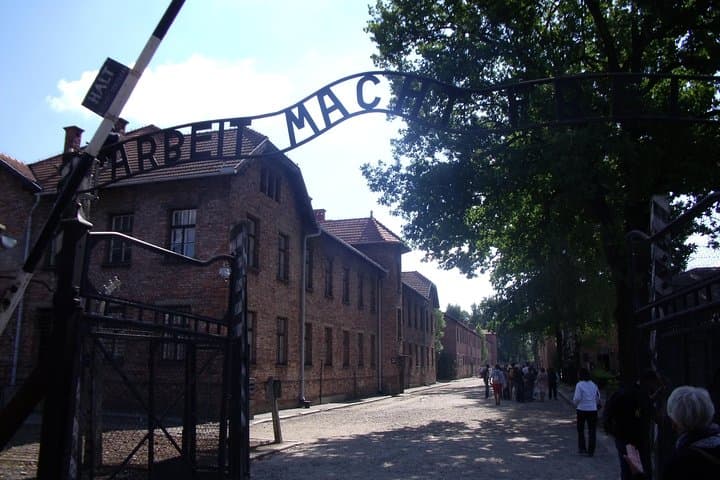 Auschwitz mach frei gate