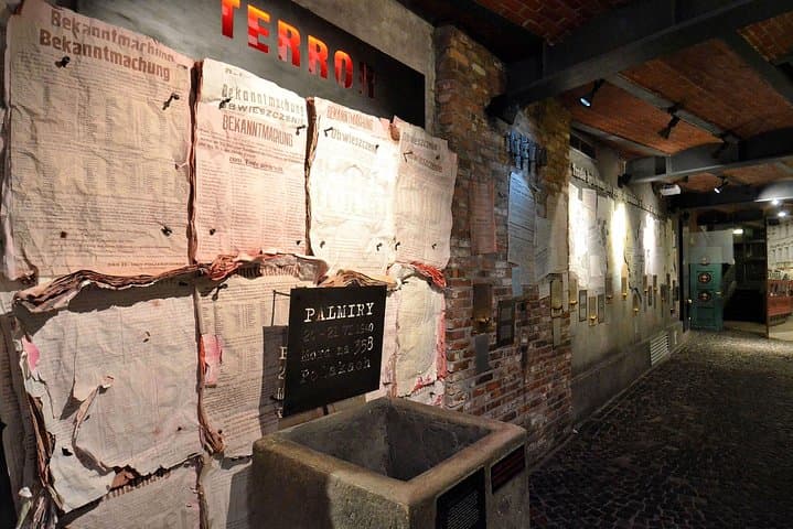 Warsaw Uprising Museum (1944) + Wilanow Palace: PRIVATE TOUR /inc. Pick-up/