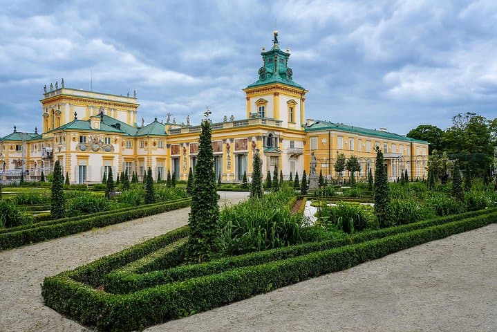 Warsaw Uprising Museum (1944) + Wilanow Palace: PRIVATE TOUR /inc. Pick-up/