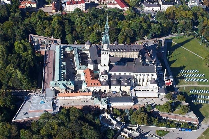 Krakow: John Paul II Home & Black Madonna Sanctuary - Guided Tour