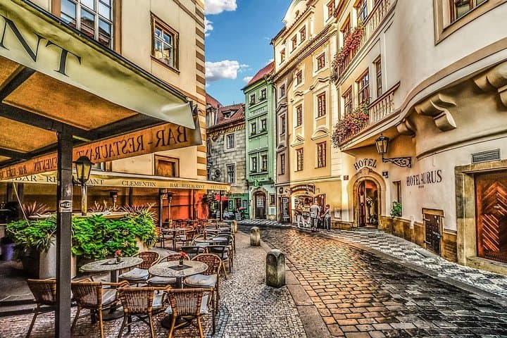 Private Door-to-door Transfer from Krakow to Prague with 2 hours for sightseeing