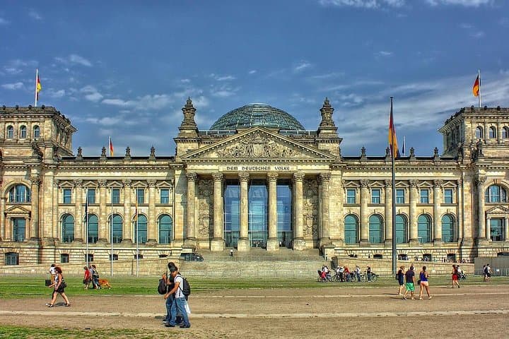 Private Transfer from Warsaw to Berlin with 2 hours for sightseeing