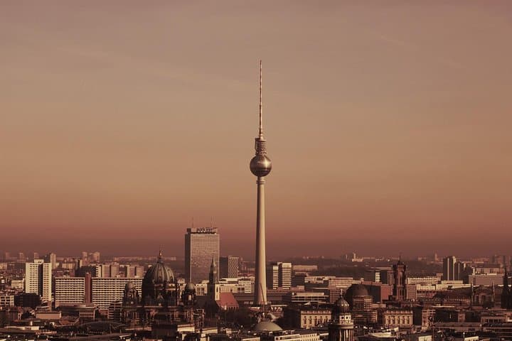 Private Transfer from Warsaw to Berlin with 2 hours for sightseeing