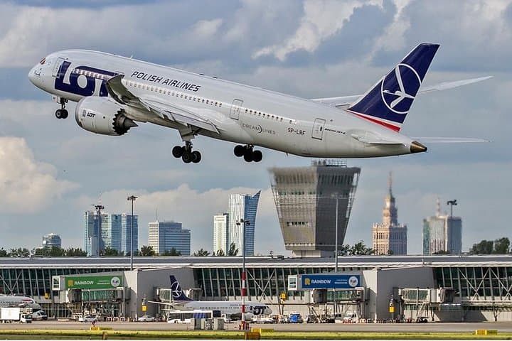 Private Warsaw Chopin Airport Round-Trip Transfer