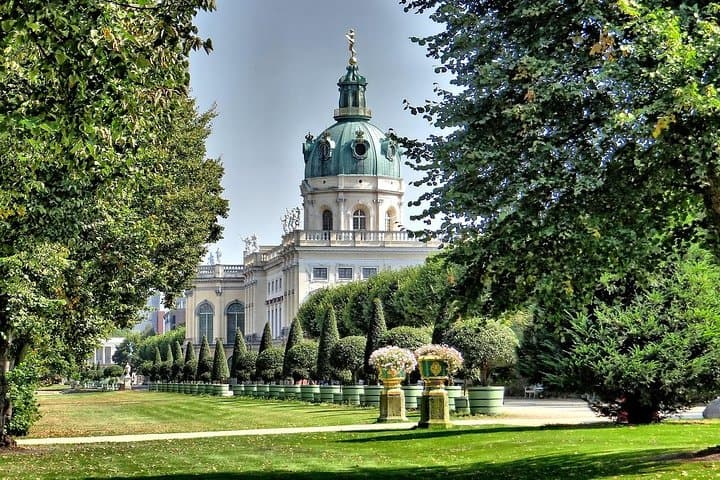 Private Transfer from Warsaw to Berlin with 2 hours for sightseeing