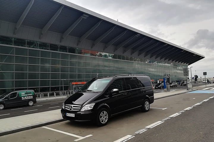 Private transfer between Warsaw and Łódź (One way/ Round trip/Chauffeur hire)