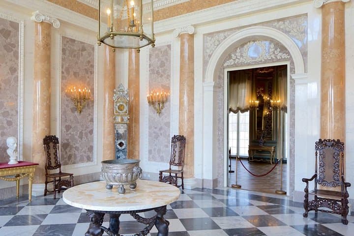 Lazienki Park + Museum of King Jan III Palace at Wilanow: PRIVATE /inc. Pick-up/