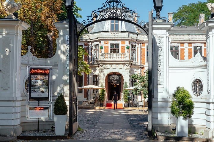 Highlights & Hidden Gems With Locals: Best of Warsaw Private Tour