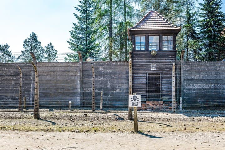 Auschwitz Birkenau Guided Tour with Near or Hotel Pickup