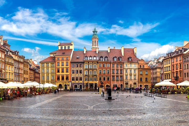 6-Day Krakow and Warsaw Tour with Wieliczka Salt Mine and Auschwitz-Birkenau