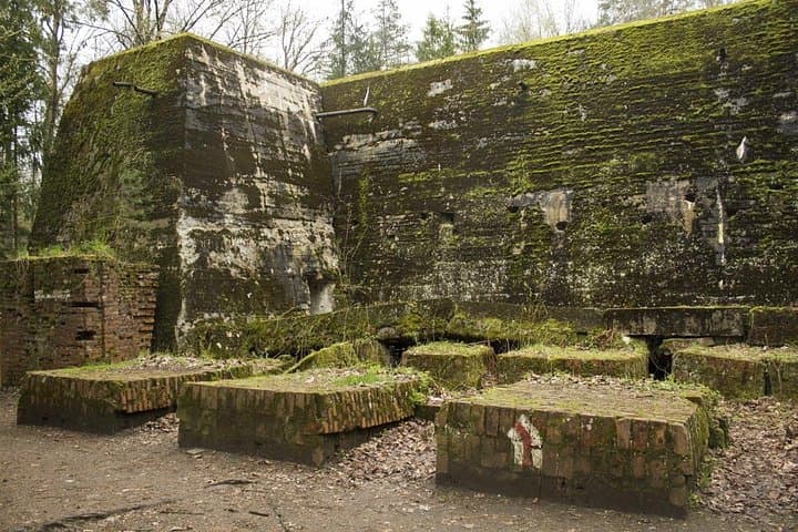 Wolfs Lair and Swieta Lipka Small Group Tour from Warsaw with Lunch