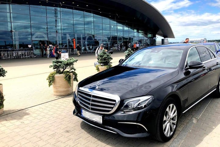 KTW Katowice/Pyrzowice Airport: Private Transfer to Krakow
