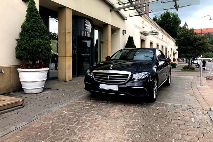KTW Katowice/Pyrzowice Airport: Private Transfer to Krakow