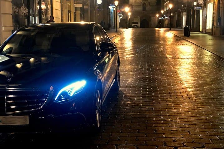 KTW Katowice/Pyrzowice Airport: Private Transfer to Krakow