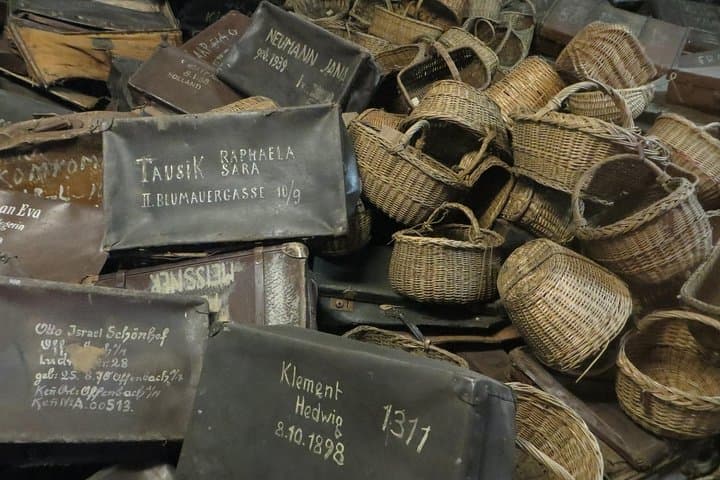 Full-Day Auschwitz and Birkenau Tour from Krakow with Private Transfer
