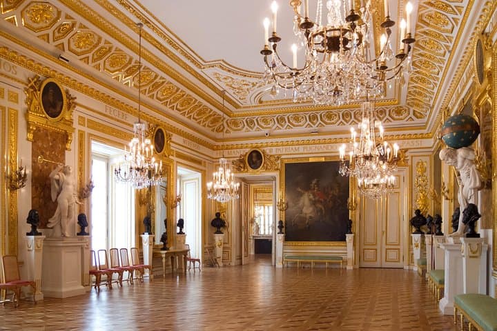 Skip-the-Line Warsaw Royal Castle Private Guided Tour