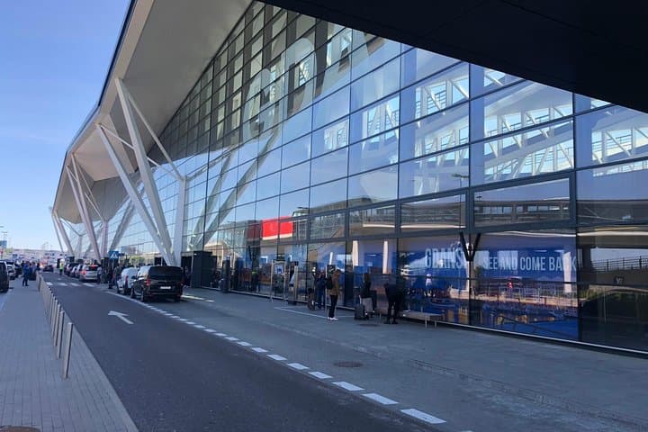 Airport Gdańsk - arrival hall entrance