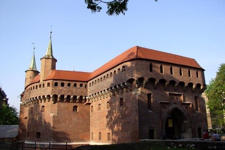 Krakow Highlights Tour by Electric Car