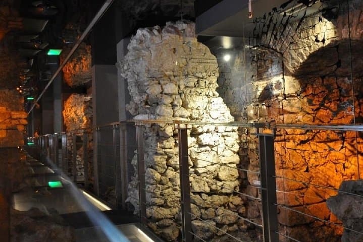 Krakow: Skip the Line Underground Museum & Old Town Private Guided Tour