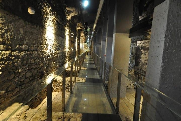 Krakow: Skip the Line Underground Museum & Old Town Private Guided Tour