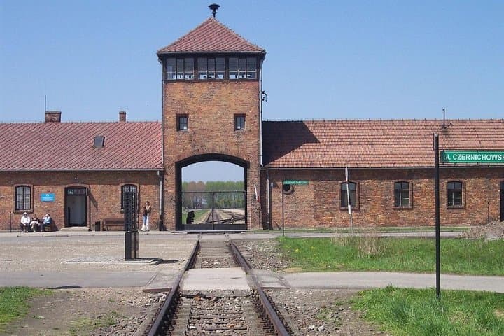 Warsaw to Auschwitz and Krakow Old Town Full-Day Trip by Car