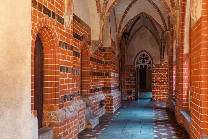 Full-Day Private Guided Tour to Stutthof Concentration Camp and Malbork Castle