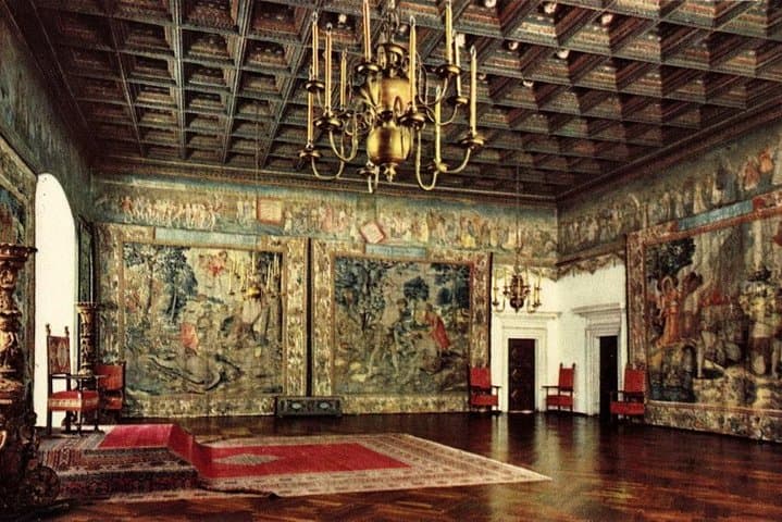 Krakow Skip The Line Wawel Castle and Cathedral Private Tour