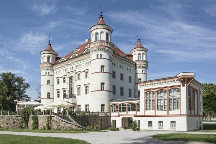 Wroclaw Day Tour to Giant Mountains, Karpacz, Palaces Valley