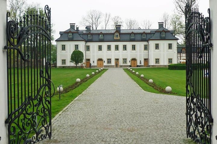 Wroclaw Day Tour to Giant Mountains, Karpacz, Palaces Valley
